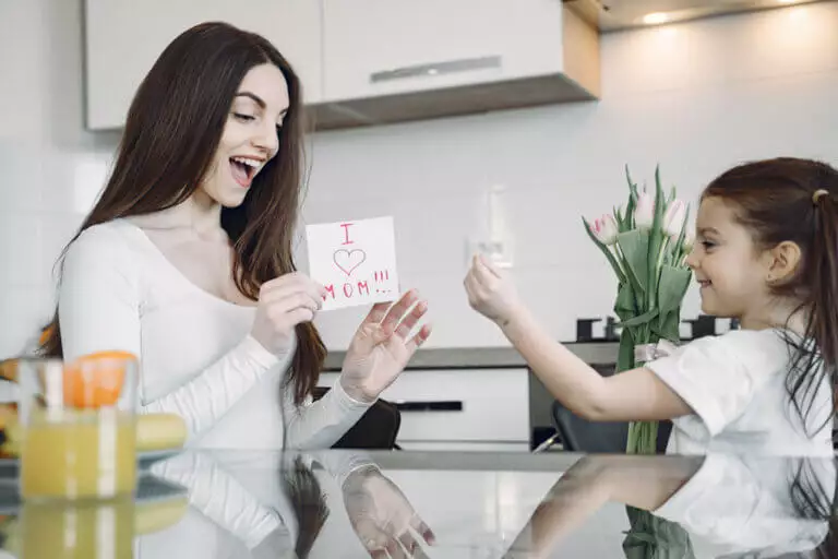 Deň matiek 2024 kedy je, ako sa slávi a originálne darčeky