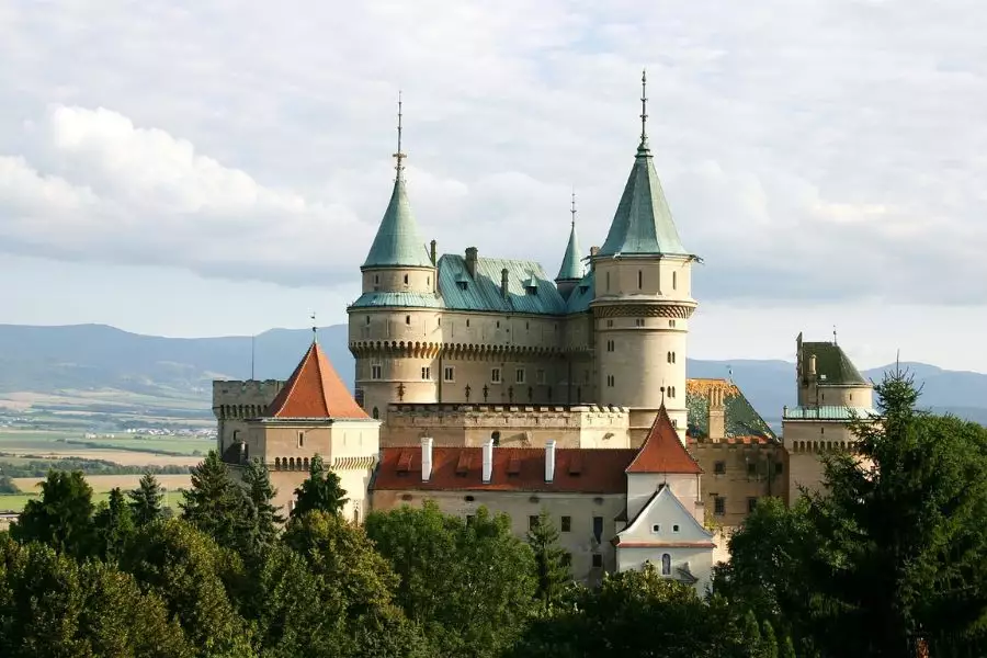 Bojnický zámok je jeden z najkrajších zámkov na Slovensku. 