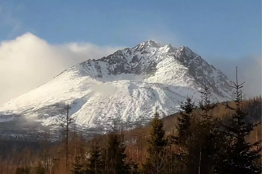 Gerlachovský štít je so svojou výškou 2.655 m najvyšším štítom Vysokých Tatier a zároveň najvyšším miestom na Slovensku. 