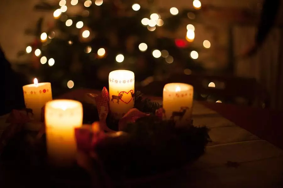 Advent 2025 ️ čo je, dátum, tradície a zvyky